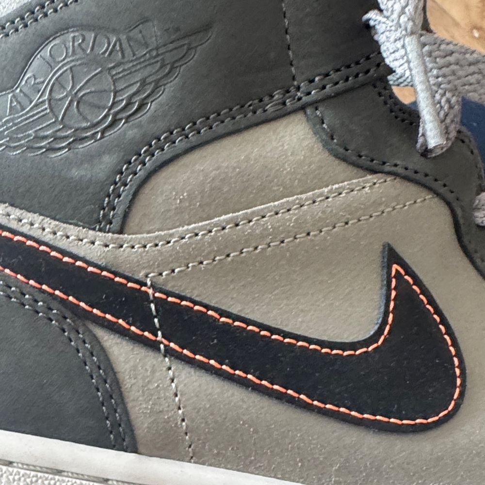 Nike Men's Gray and Black Sneakers with Orange Accents - Picture 5 of 7